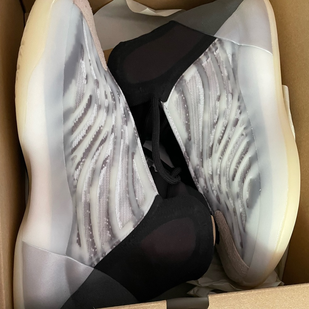 Yeezy Adidas YZY Performance Basketball in Qntm